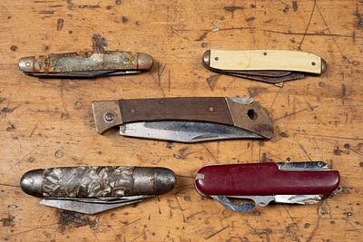 5 Assorted Folding Pocket and Utility Knives. C-22126 Group of five assorted folding pocket and 
