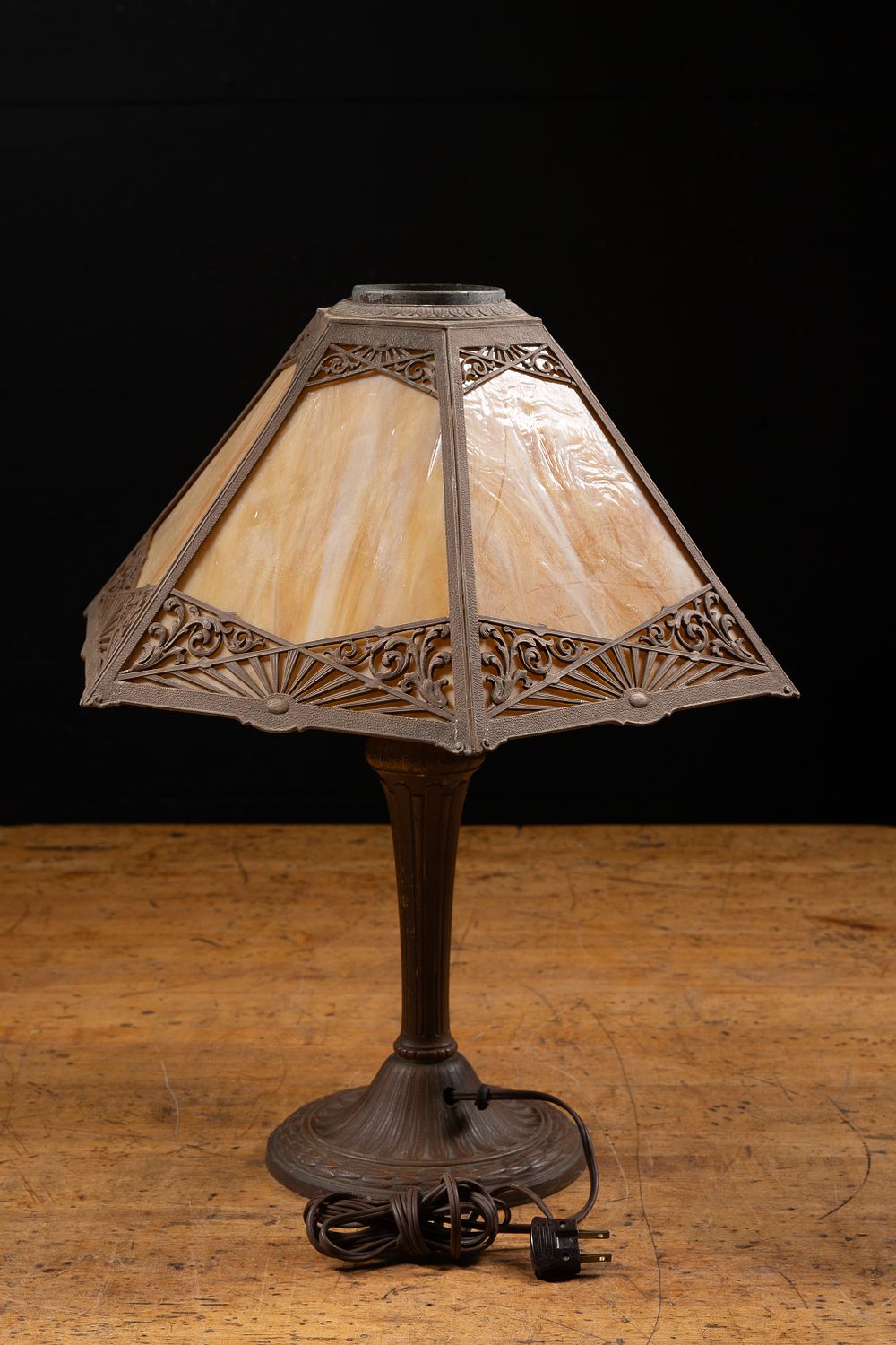Lot 286: Vintage Amber Slag Glass Table Lamp