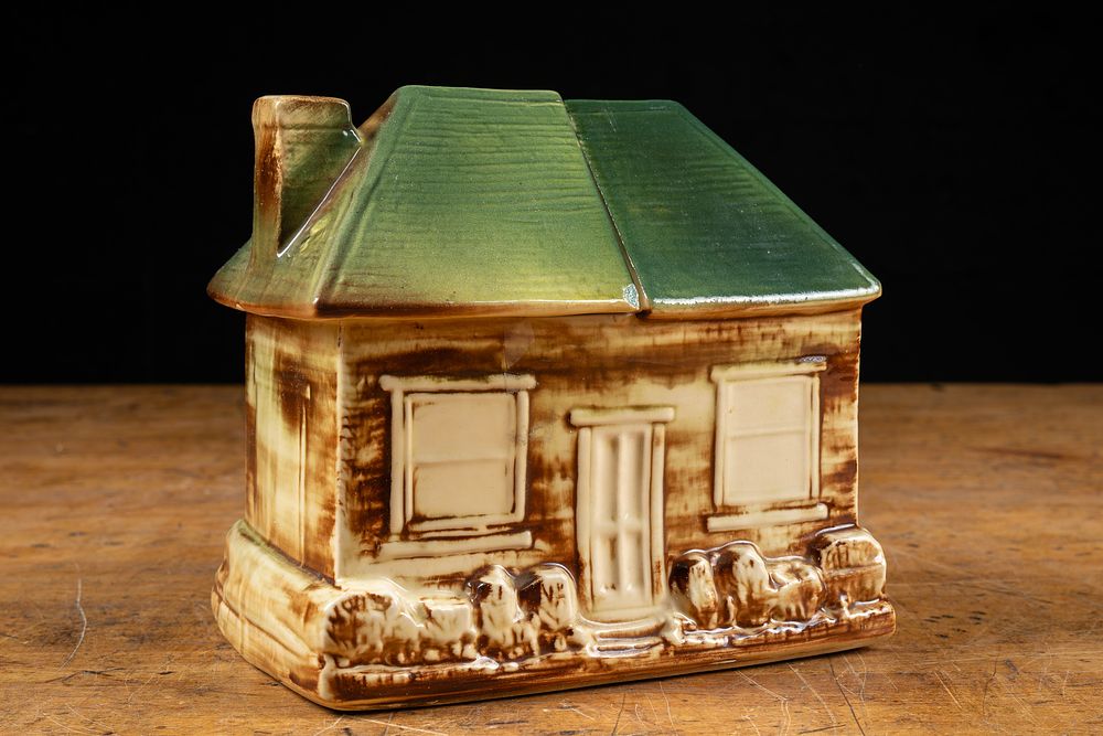 Lot 386: Figural McCoy Ceramic - Cookie House - Cookie Jar