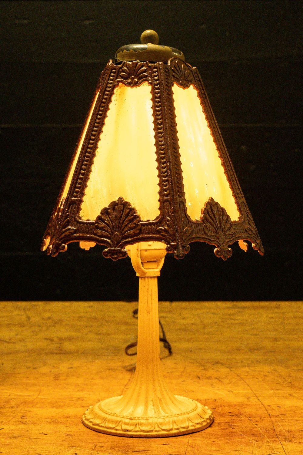 Lot 5: Early 20th C. Cream Slag Glass Paneled Table Lamp