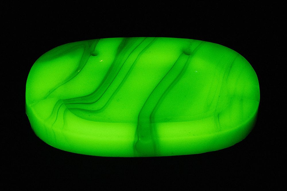 Lot 8: Uranium Slag Glass Double Cigar Ashtray