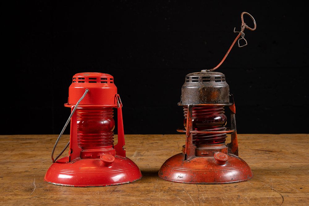 Lot 15: Lot of 2 Dietz No. 40 Traffic Gard Lanterns