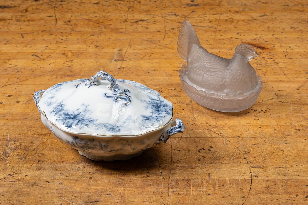 Lot 31: Bishop And Stonier Luray Dish And Hen Dish