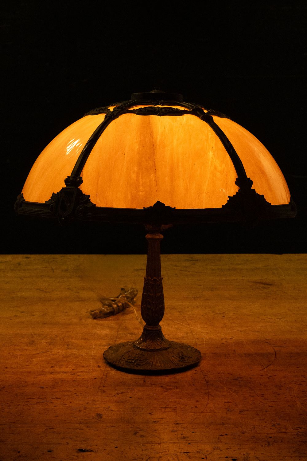 Lot 306: Ornate Caramel Slag Glass Table Lamp