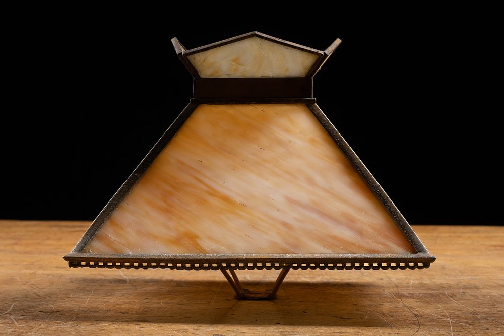Lot 349: Arts and Crafts Caramel Slag Glass Lamp Shade