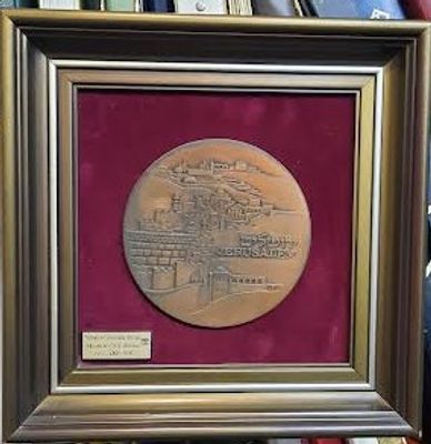 ישראל – מודליה כסף, "ירושלים של זהב" – כסף ברונזה. 
תיאור המדליה: קוטר 1250ממ. 