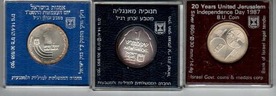 קבןצה של שלוש מטבעות 1 שקל. 
חנוכיה מאנגליה. 
20 שנה לאיחוד ירשלחיםהתשמ"ז 
אומנות בישראל 