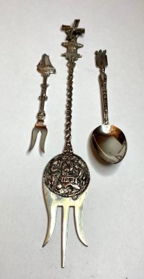 לוט סכו''ם עשוי כסף המשמש כפריט נוי מעוטר עבודה איכותית במצב מושלם חלק חתום הכל נבדק בחומר 