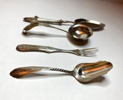 לוט סכו''ם עשוי כסף חתום מצורף תמונות עבודת יד במצב מושלם
משקל כללי- 58