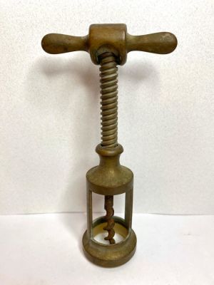 פותחן בקבוקים עשוי נחושת דוגמא לא שכיחה מיוחדת לאספנים
מידות: אורך 15 במצב פתוח , אורך 10 במצב סגור