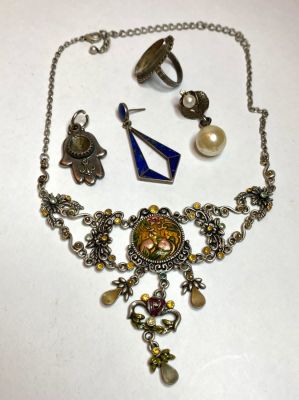 לוט תכשיטי וינטג' שרשראות עגילים וטבעת חלקם עשויים כסף חתום במצב מושלם