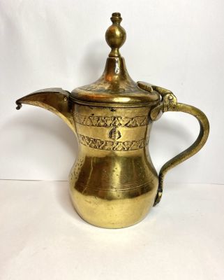 פינג'אן קפה עות'מאני עתיק מוזהב עשוי נחושת חתום עבודת יד מעוטר חריטות פריט בעל ערך רב
מידות: גובה 25