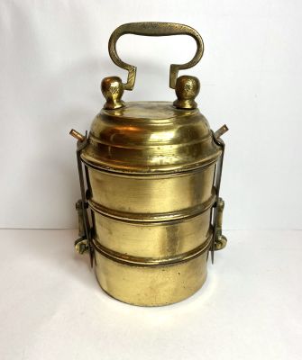 מסטינג-כלי לאחסון אוכל עתיק עשוי נחושת עות'מאני עבודה ייחודית מלאה באופי במצב מושלם
מידות: גובה 17