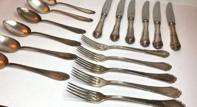 סט סכו״ם עשוי כסף ישן חתום ״800״ קיים 6 כפות 6 סכינים 5 מזלגות הכל במצב מושלם כולם חתומים משקל 