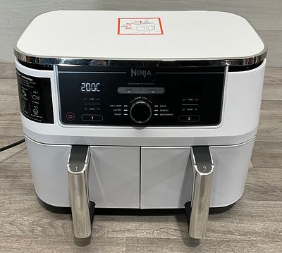 * Ninja Foodi Max Dual Zone Air Fryer Model AF400UKWH in White. A Ninja Foodi Max Dual Zone air 