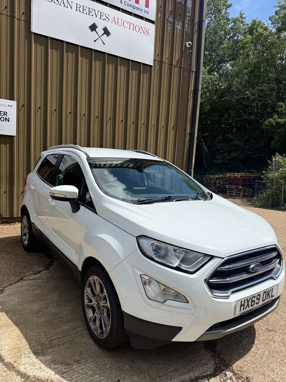 A 2019 Ford Ecosport Titanium 5 door hatchback. A 2019 Ford Ecosport Titanium, 998cc, White 