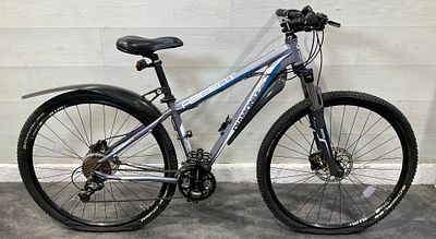 * Diamondback Ascent 29 Inch Wheel Mountain Bike. A Diamondback Ascent mountain bike featuring a 
