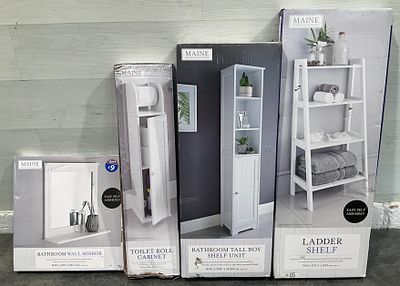 * A Lot of Four Maine New England Inspired White Painted Bathroom Furniture Items. A lot of four 