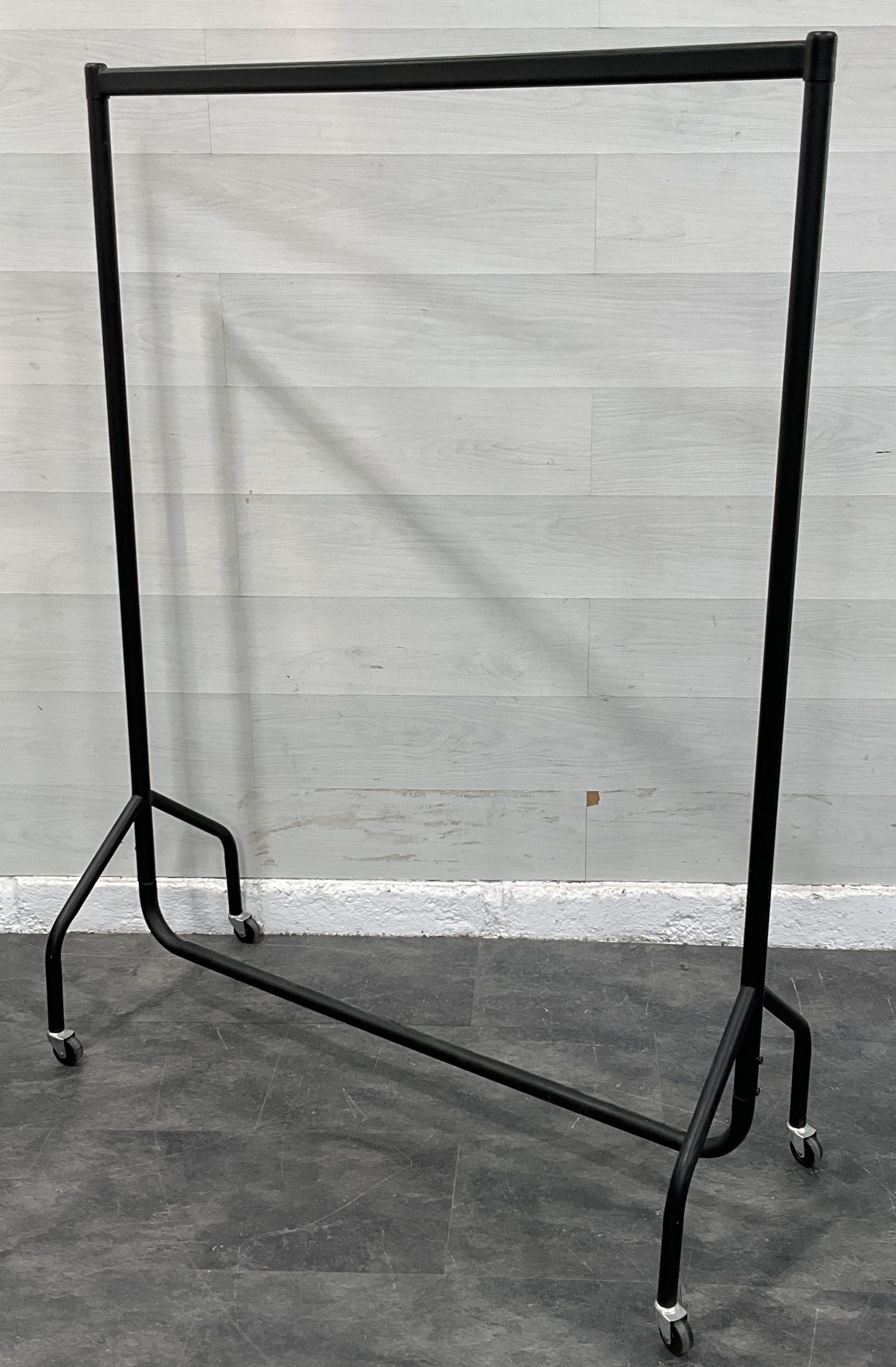 * Heavy-duty Black Metal Garment Rack on Wheels