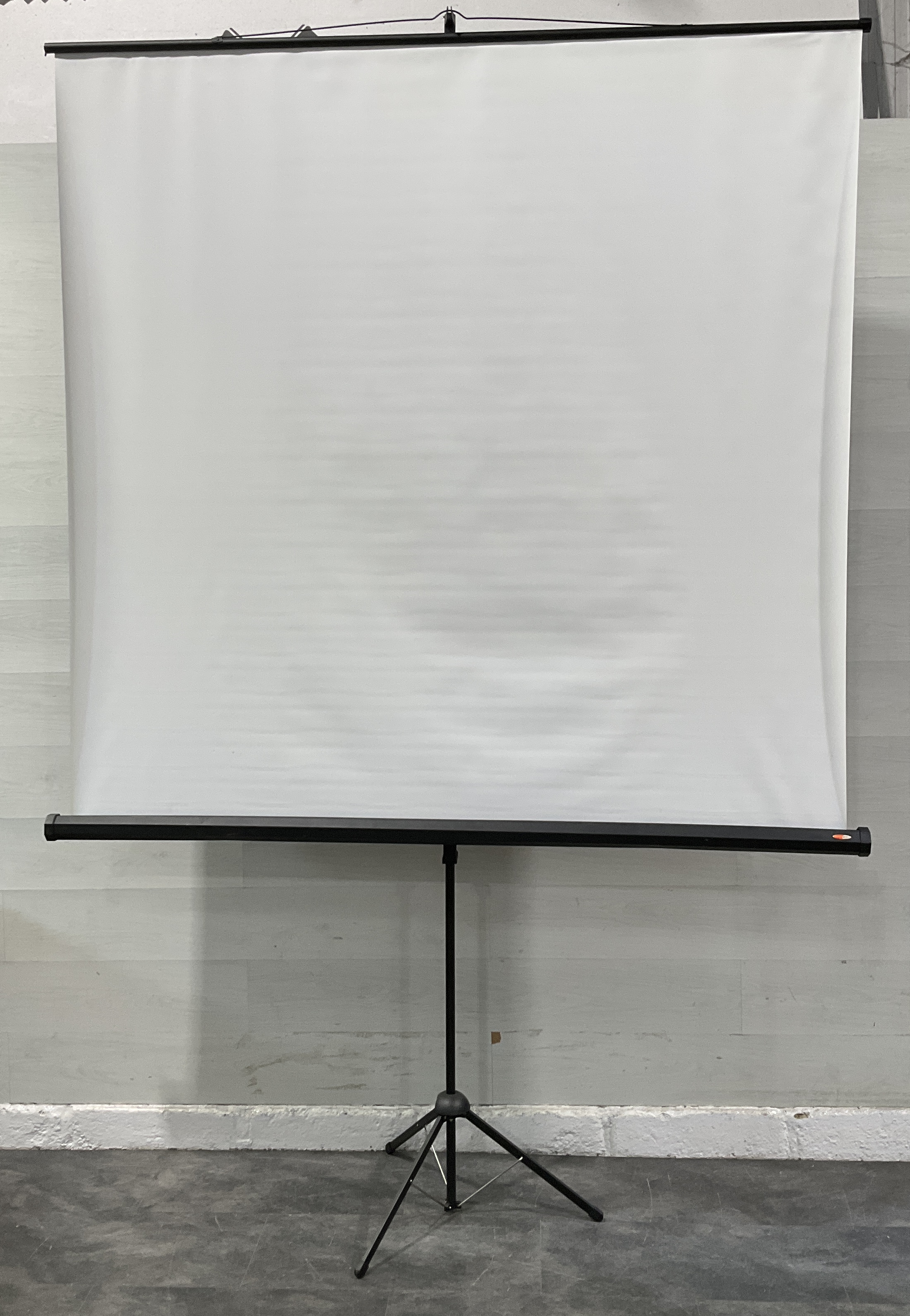 * Metroplan Portable Tripod Projector Screen, approx. 180 x 175cm