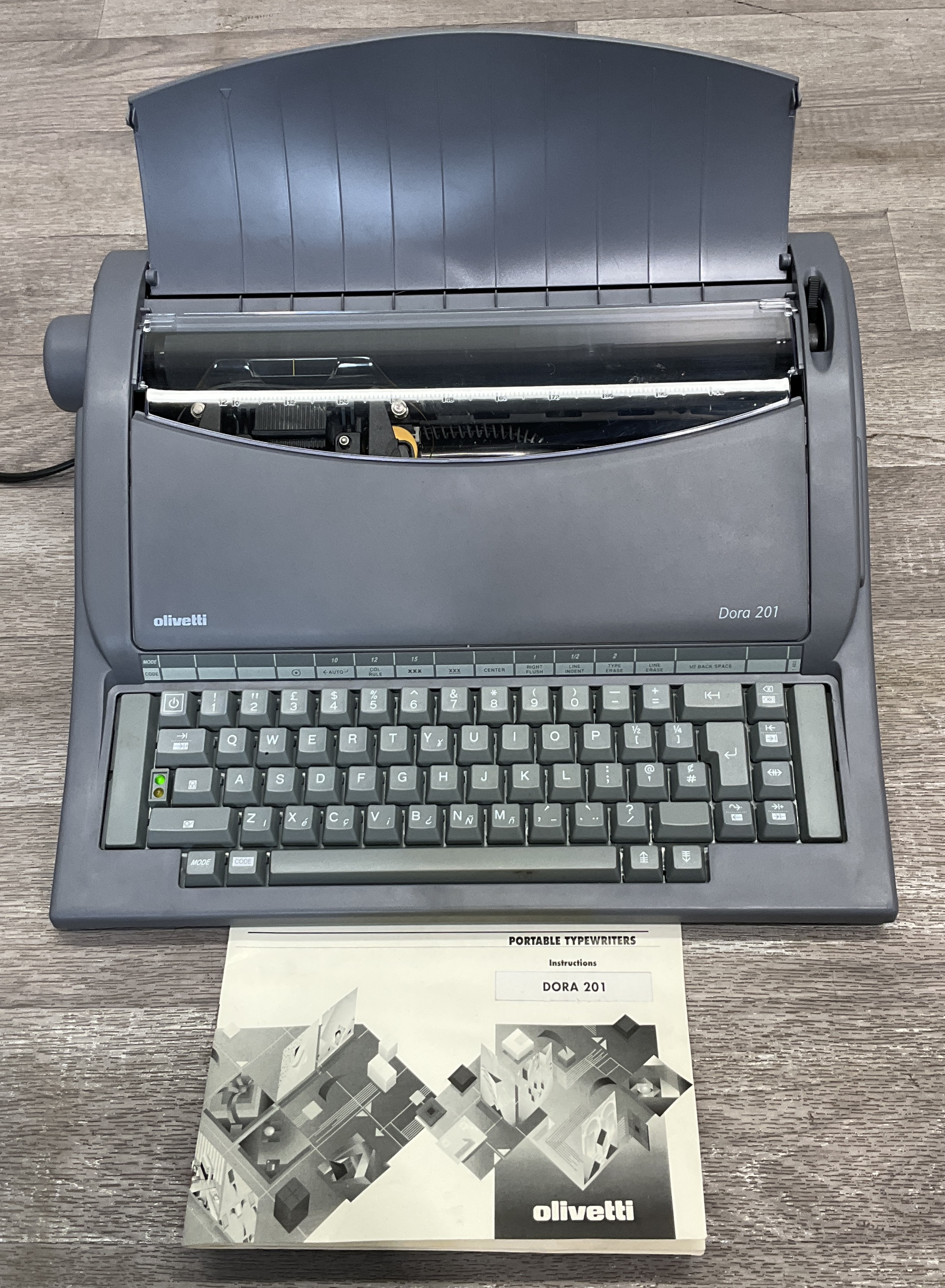 * Olivetti Dora 201 Portable Electronic Typewriter