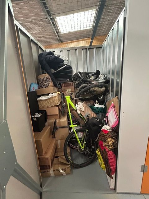 Lot 1: * Shurgard Self Storage Swindon - The contents of a 25 sqft unit located at Elgin Industrial Estate, Kembrey St, Swindon SN2 8UY