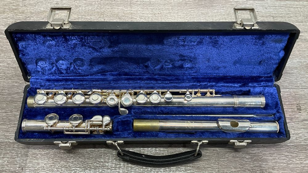 Lot 15: * Gemeinhardt 2ESP S/E Silver Plated Concert Flute with Case