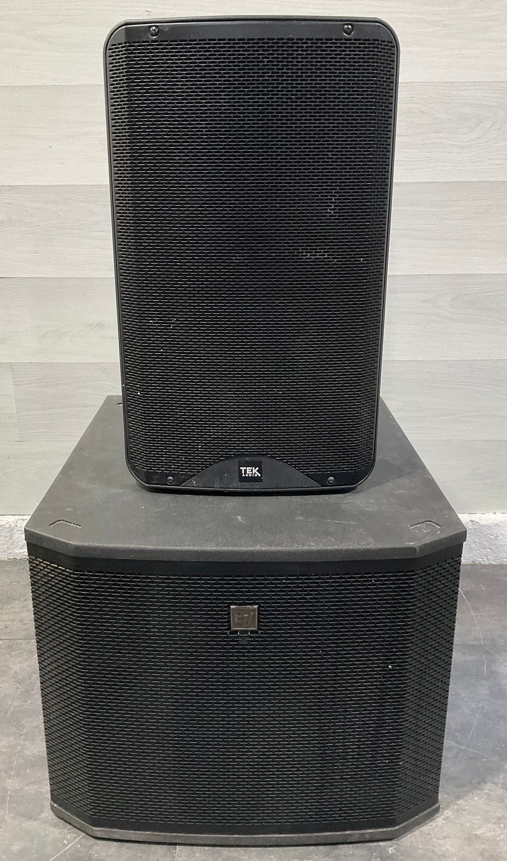 Lot 48: * Electro-Voice ETX-15SP-EU Powered Subwoofer and Tek Audio TEK12 Powered Loudspeaker