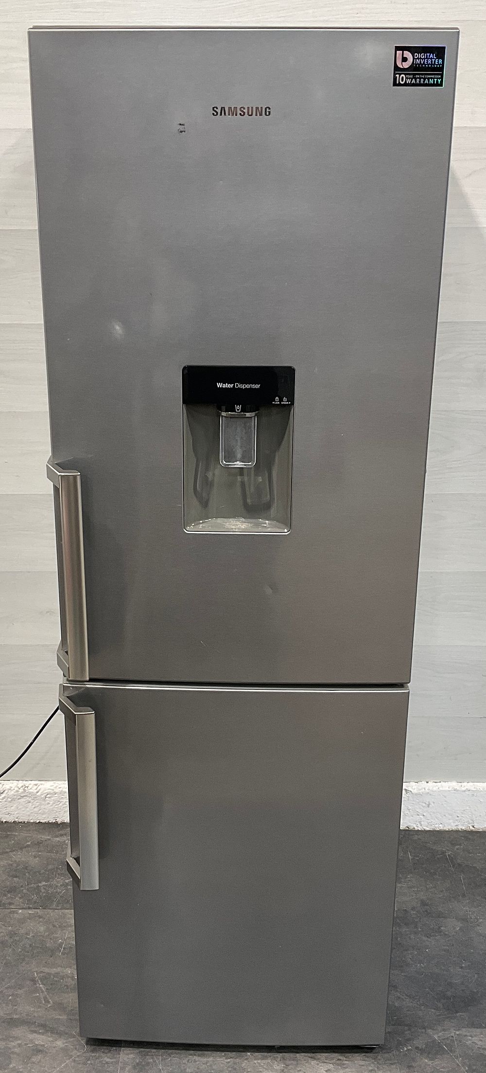 Lot 67: * Samsung RB29FWJNDSA Refrigerator Freezer with Integrated Water Dispenser