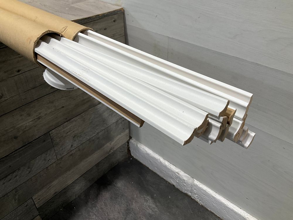 Lot 120: * 2 Bundles Of Interior Scotia Moulding