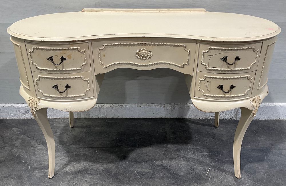 Lot 121: * Painted Kidney Shaped Dressing Table