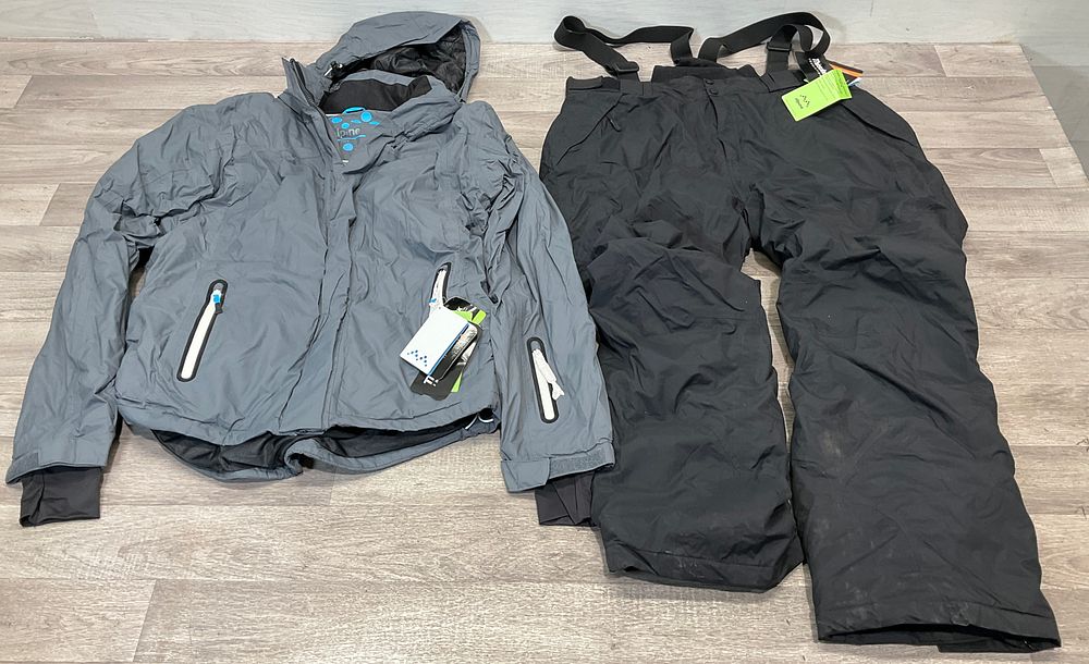 Lot 145: * An Alpine Two Piece Ski Suit comprising a Mora Jacket and Skibuks Salopettes in Size XXL
