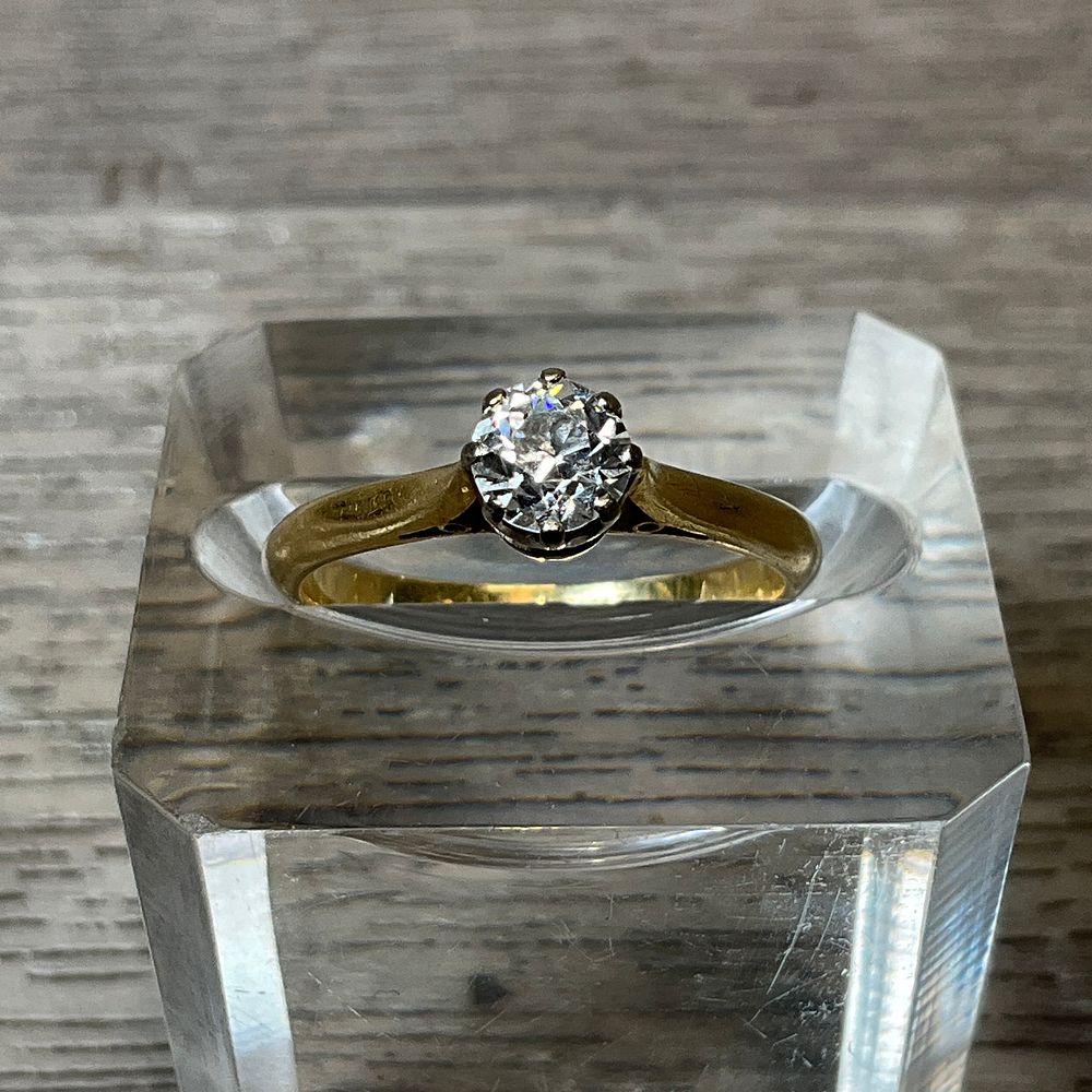 Lot 155: An 18ct Yellow Gold Diamond Solitaire Ring On A White Gold Mount Marked 18ct/.05ct, Size M/N - Total Approx. Weight 2.9g