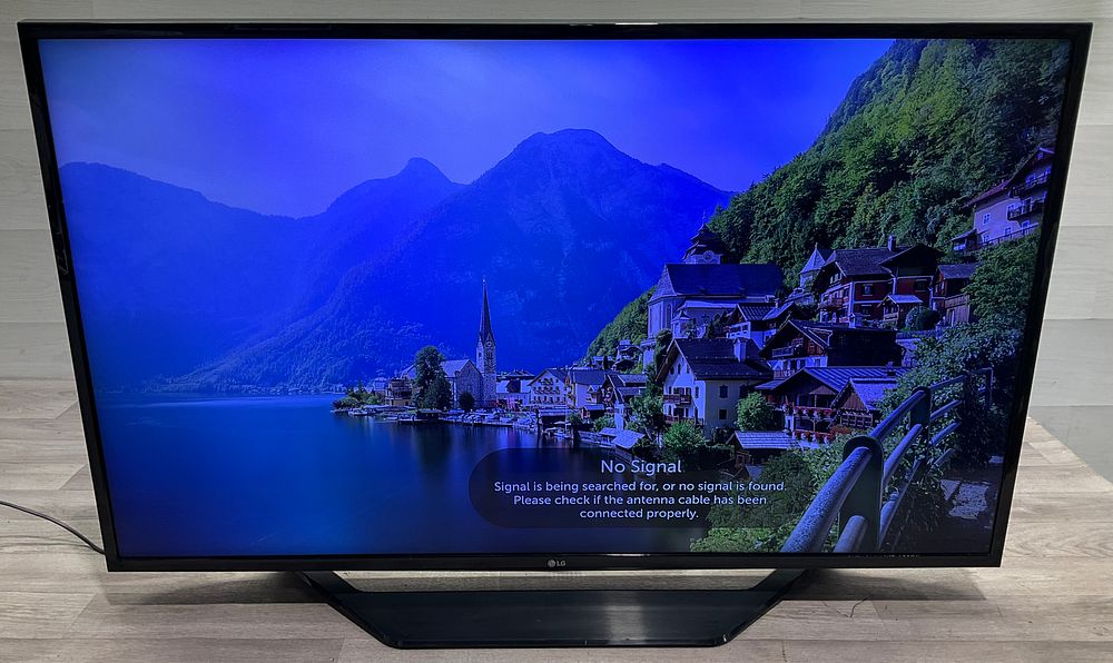 Lot 9: * LG 49UH620V Smart Ultra HD 4K Television