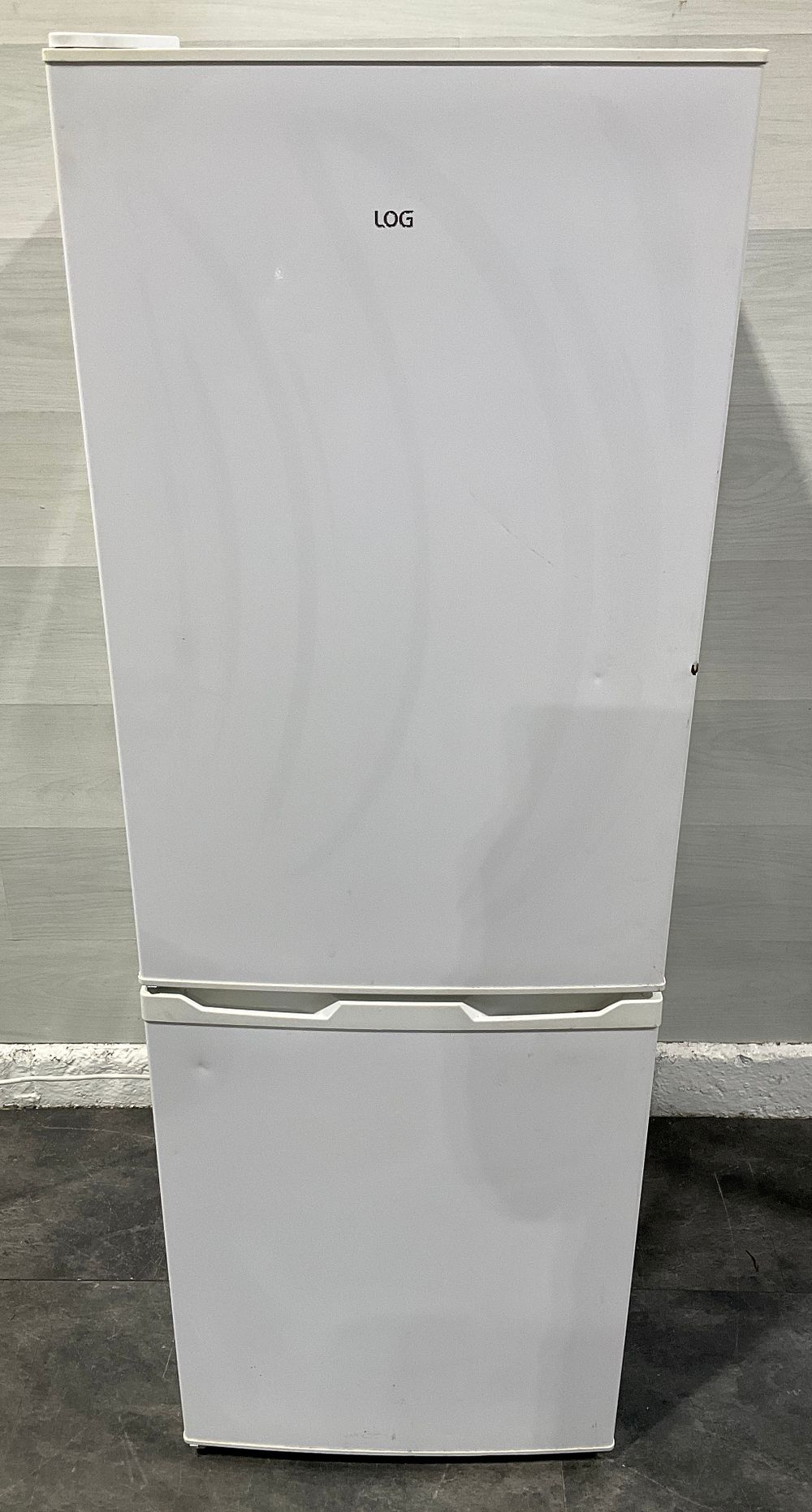 Lot 29: * Logik L50BW22 Freestanding Fridge Freezer in White
