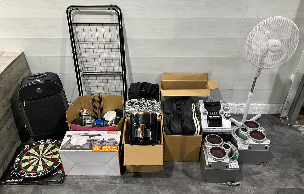 Lot 33: * A Collection Of Loose Items & 5 Cartons Containing Assorted Household Goods