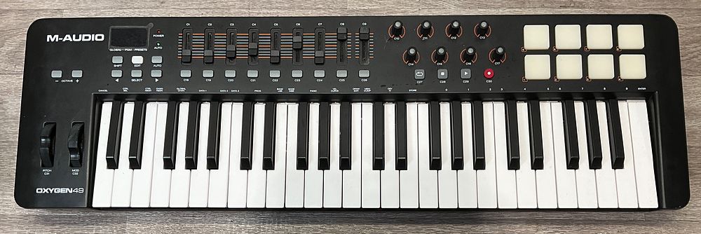 Lot 48: * M-Audio Oxygen 49 USB MIDI Keyboard Controller