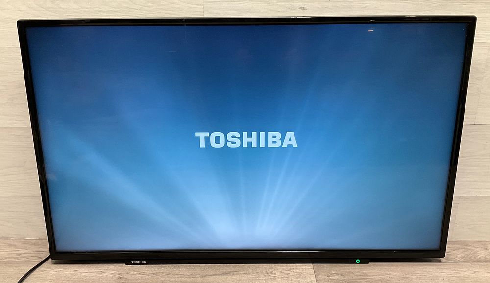 Lot 49: * Toshiba 43UL2163DBC 43 Inch 4K Ultra HD Smart LED Television