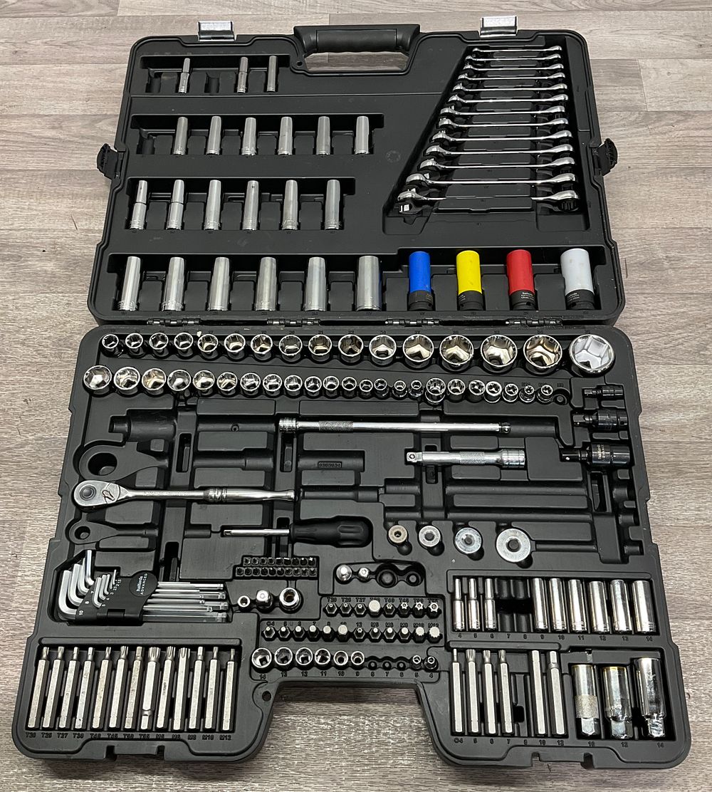 Lot 64: * Halfords Advanced Socket and Ratcheting Wrench Set, Incomplete
