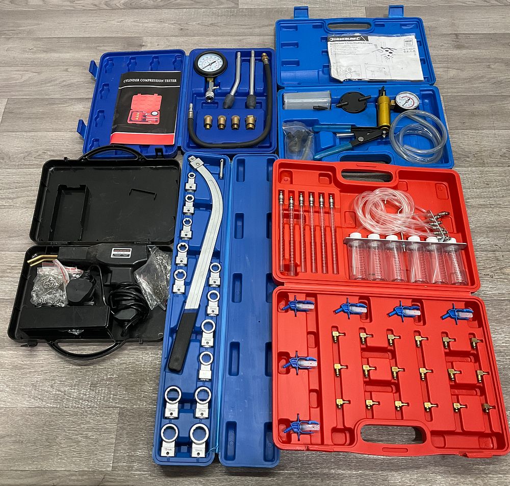 Lot 65: * A Collection of Assorted Automotive Diagnostic and Repair Tool Kits including Silverline Vacuum Tester
