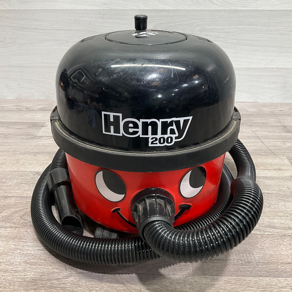 Lot 68: * Numatic Henry HVR200-11 Vacuum Cleaner