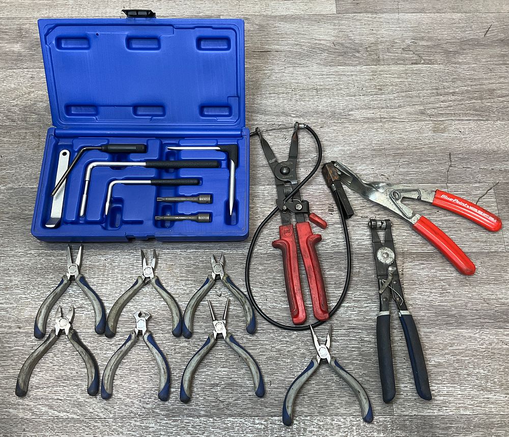 Lot 73: * A Crate Containing A Collection of Assorted Blue-Point Automotive Hand Tools including Air Bag Removal Kit