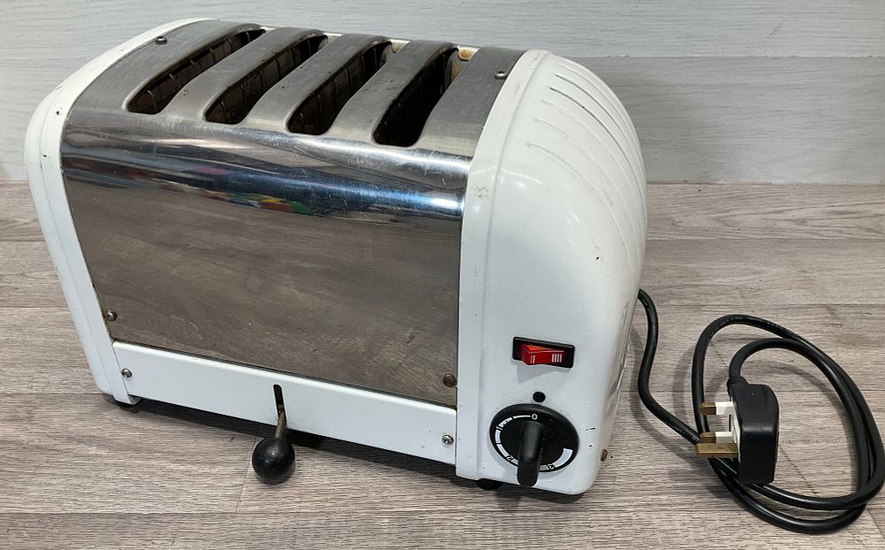 Lot 137: * Dualit 40196 4-Slot Toaster in White