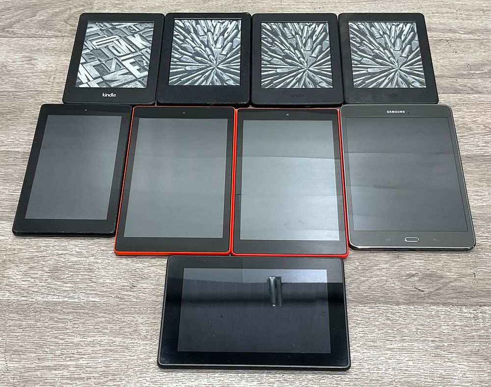 Lot 150: * An Assortment of Tablets and E-Readers including Samsung Galaxy Tab A and Kindle Paperwhite