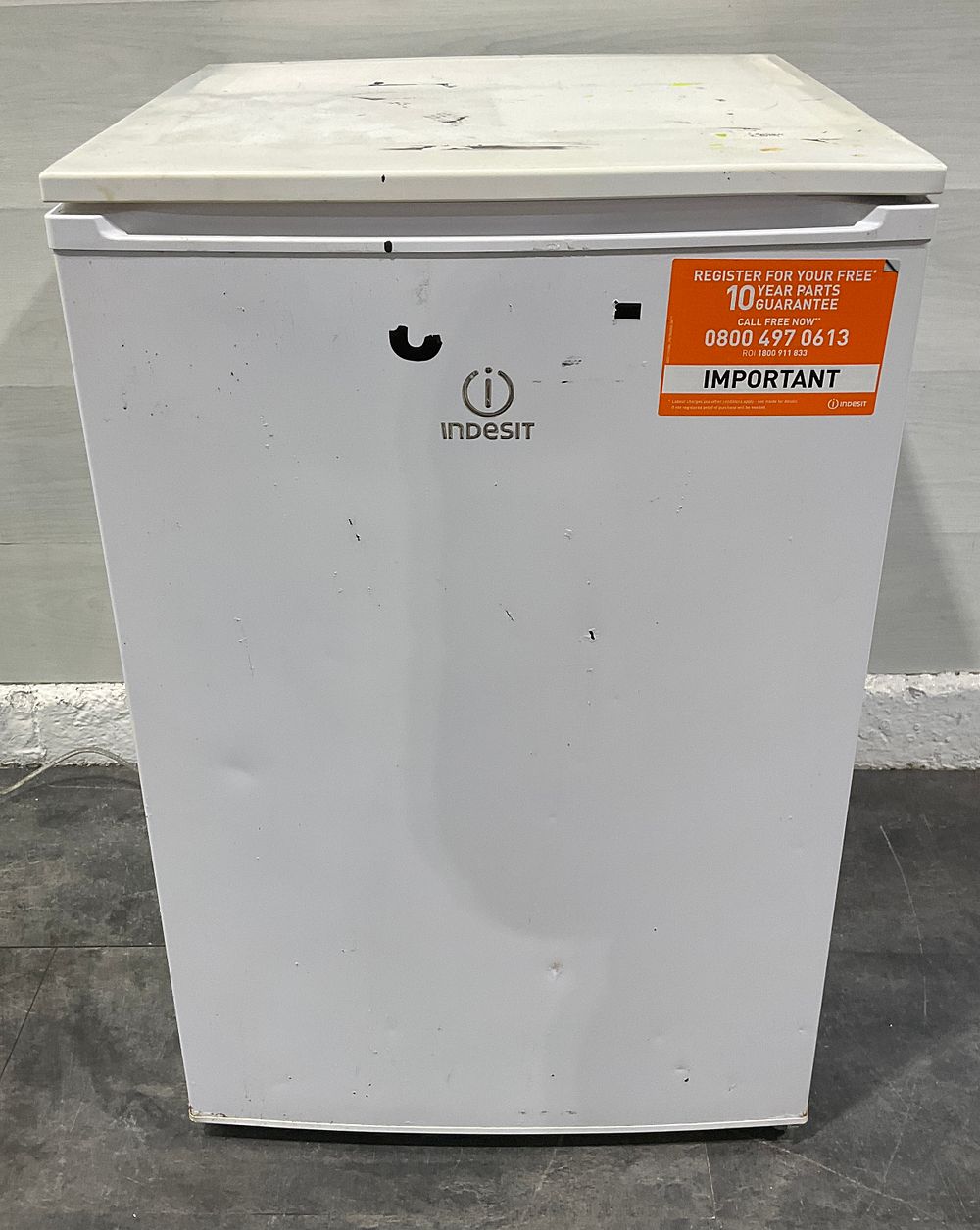 Lot 153: * Indesit I55VM 1110 W UK 1 Under-Counter Refrigerator with Internal Freezer
