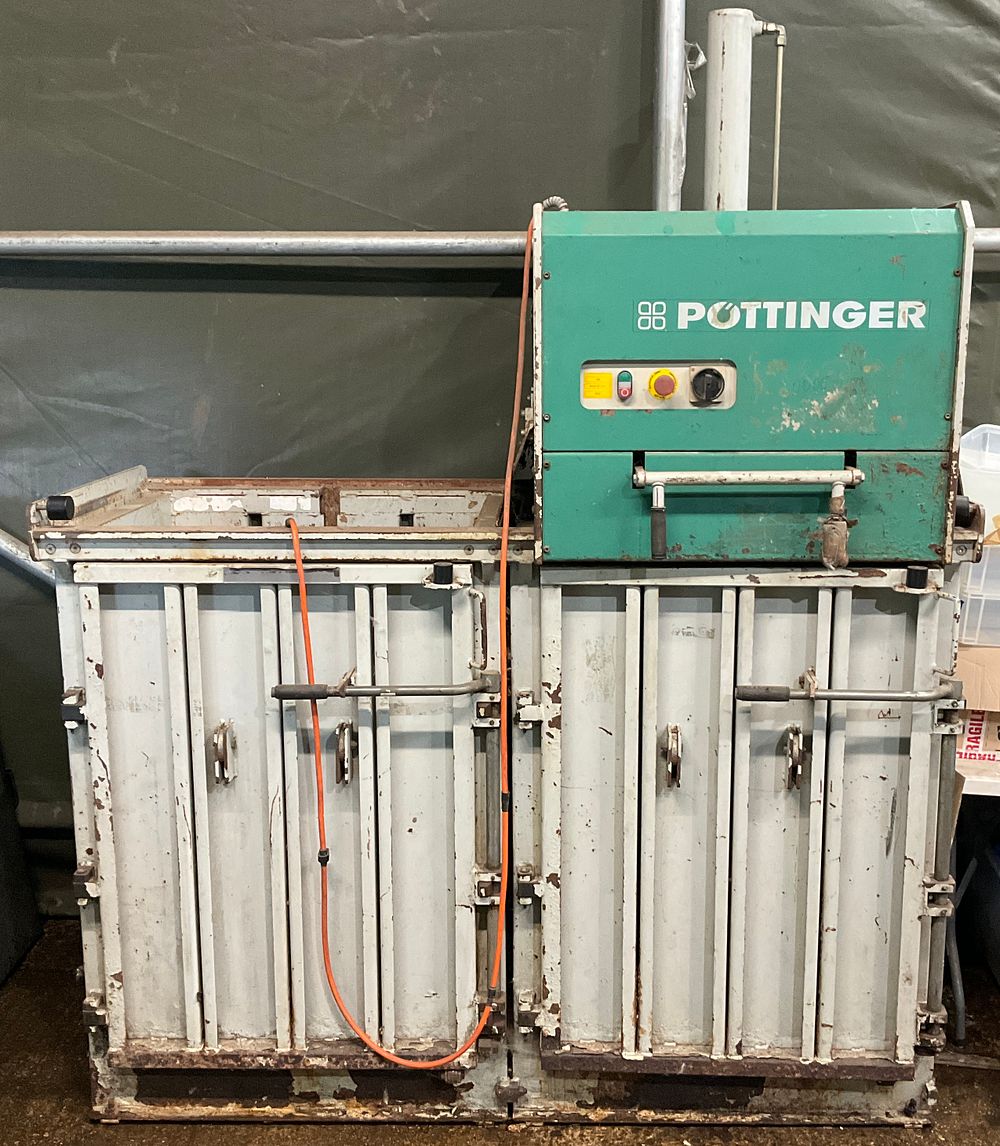 Lot 159: * Pöttinger MP 600 A Twin Chamber Vertical Waste Baler
