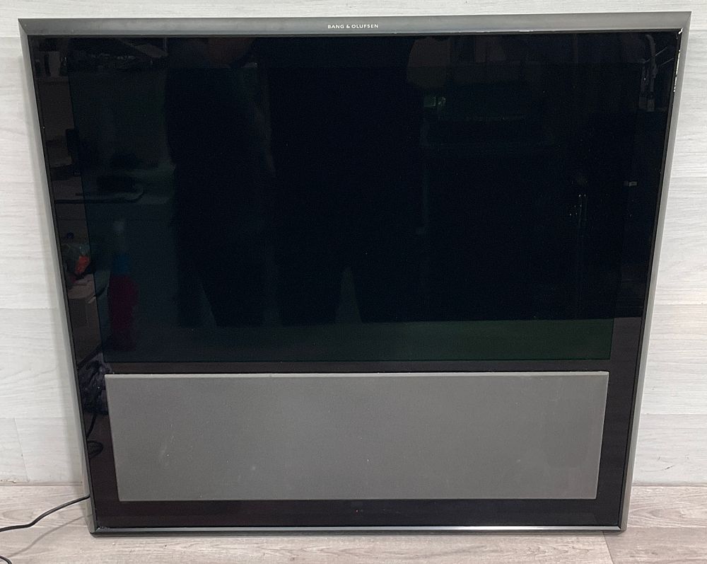 Lot 161: * Bang and Olufsen BeoVision 10-32 Type 9576 32 Inch LCD Television