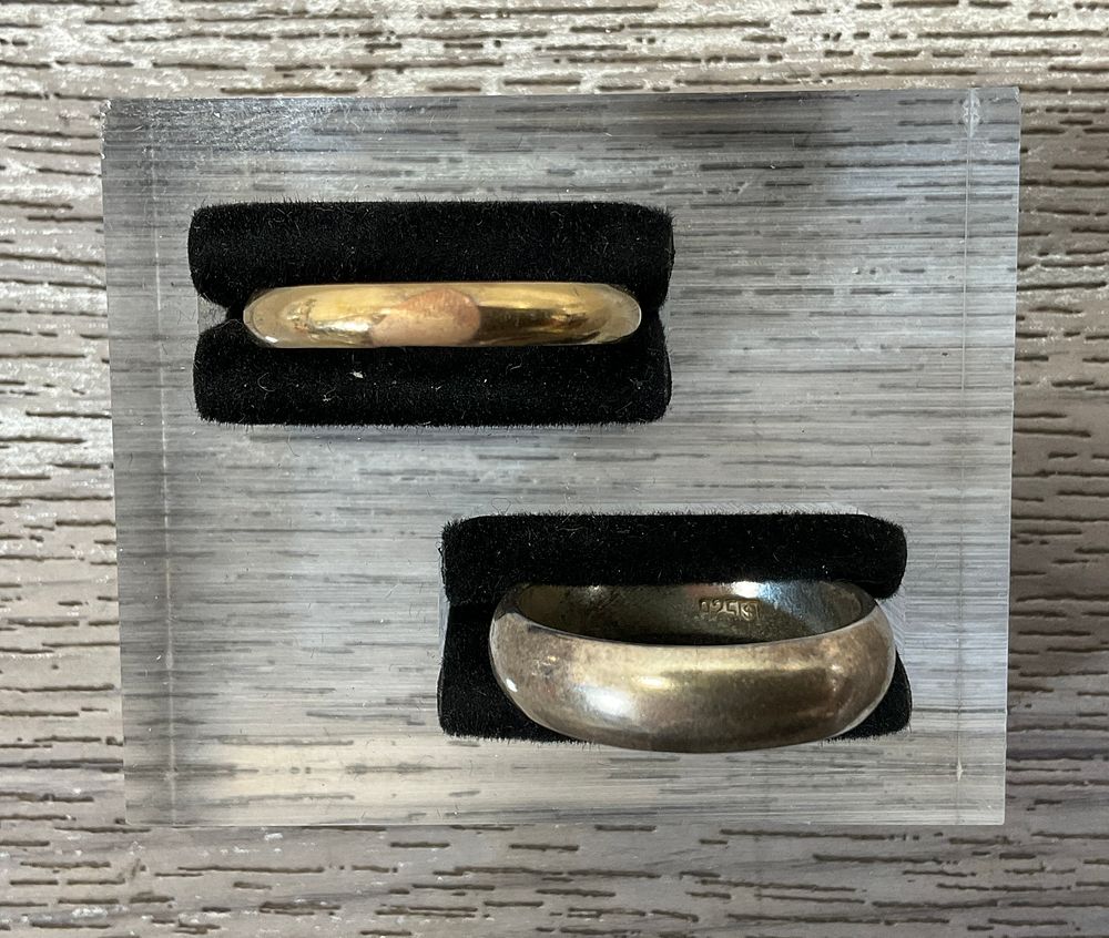 Lot 17: * An 18ct Yellow Gold Wedding Band (No Hallmarks) & A Silver Wedding Band Marked 925