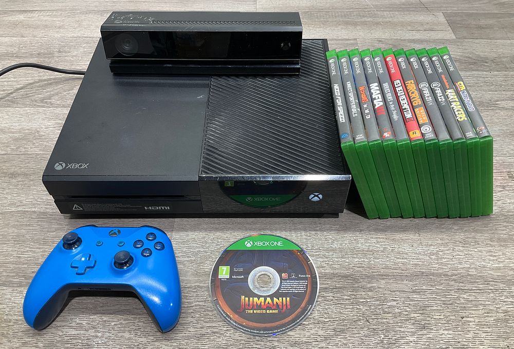 Lot 40: * A Carton Containing An Assortment of Microsoft Xbox One Gaming Goods including Console, Kinect Sensor and Games