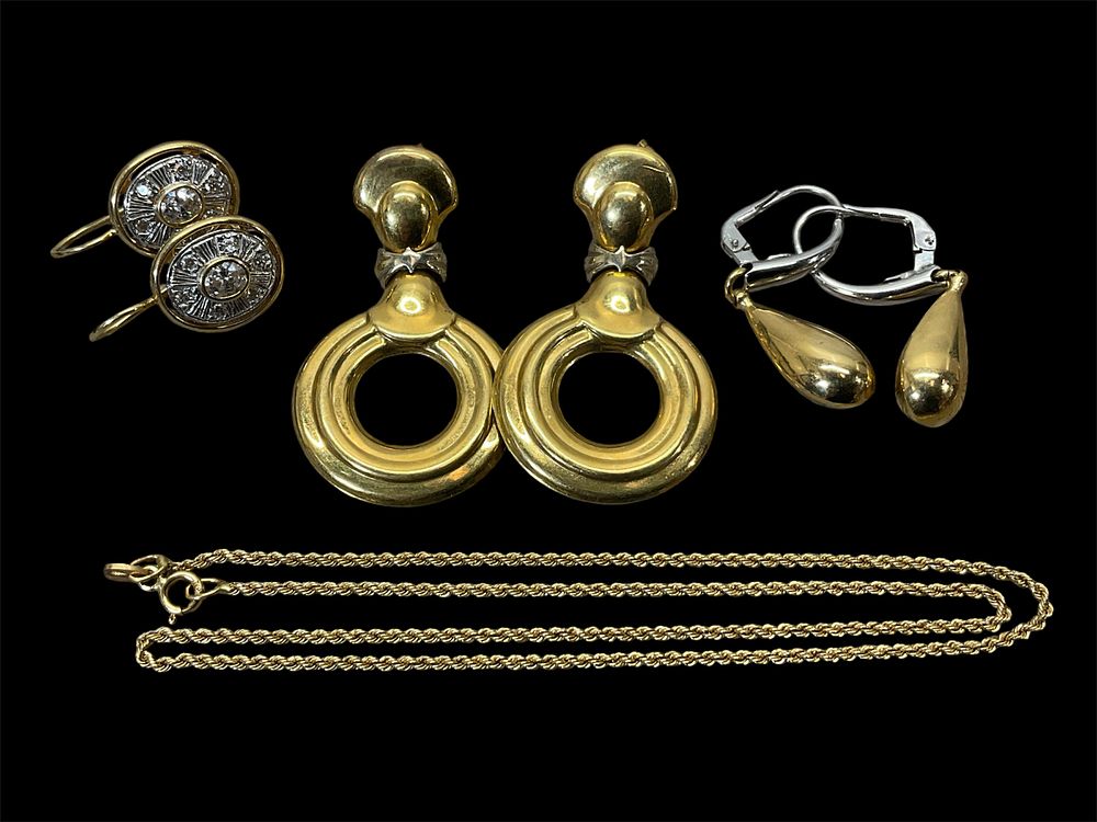 Lot 49: * A Collection of Assorted 18ct Gold Jewellery, Total Approx. Weight 22.6g